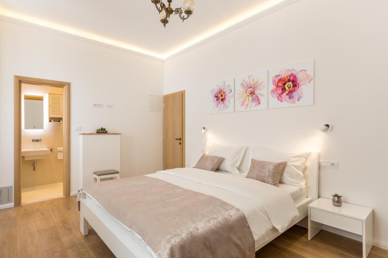 Maniva Old Town Luxury Rooms - Prime Spot By Riva Promenade Split Exterior photo