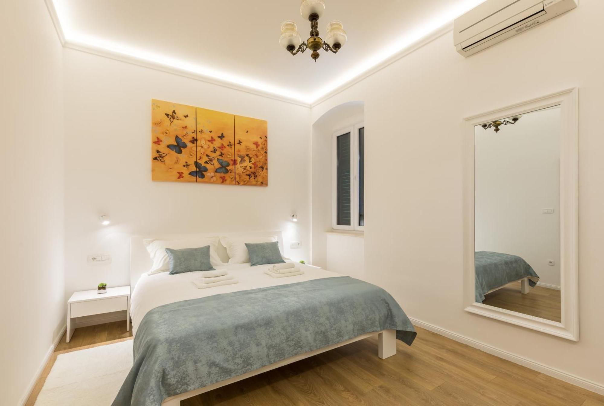 Maniva Old Town Luxury Rooms - Prime Spot By Riva Promenade Split Exterior photo