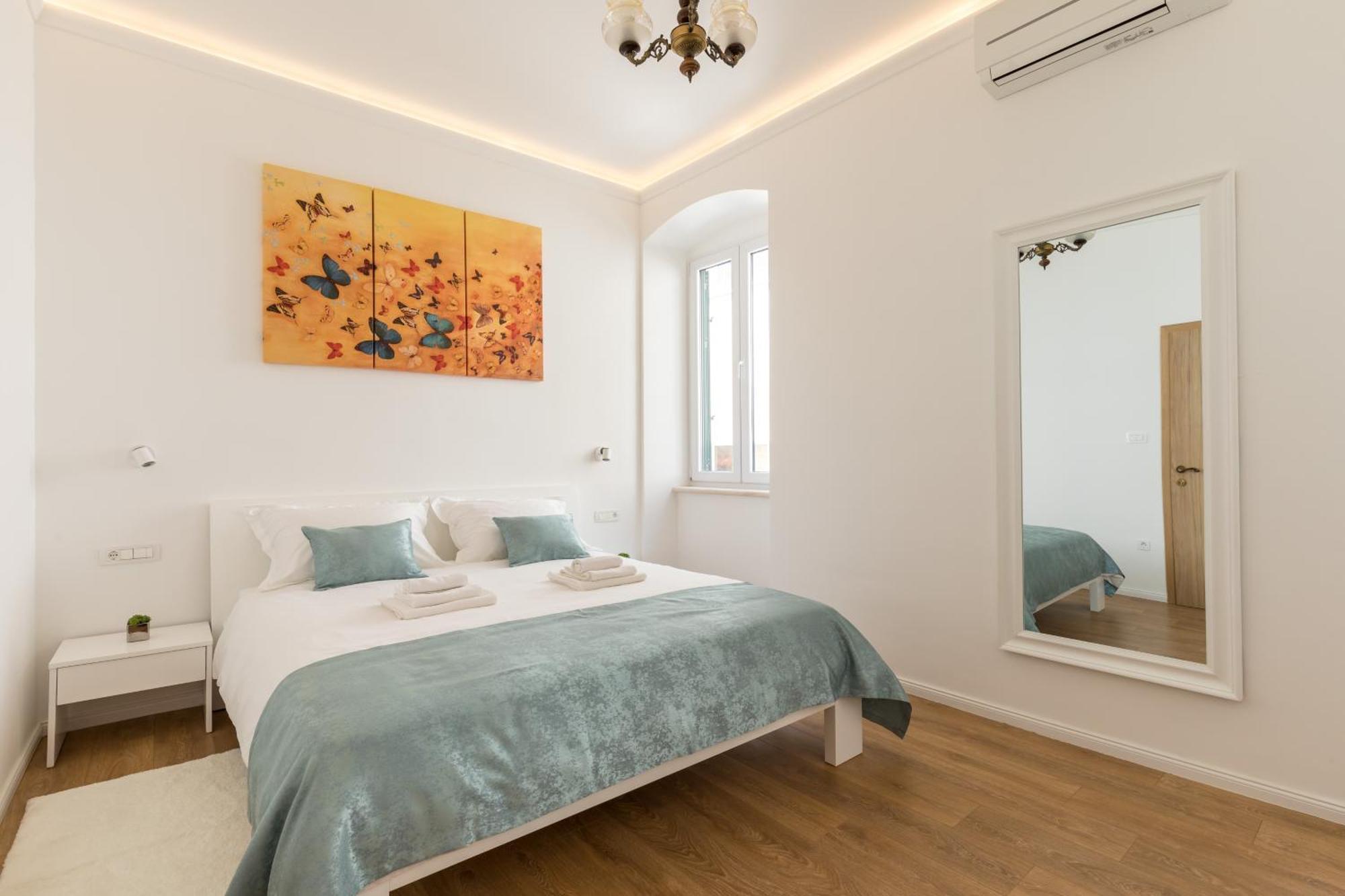 Maniva Old Town Luxury Rooms - Prime Spot By Riva Promenade Split Exterior photo